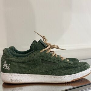 Jet life Reebok Forest Green Suede Sneakers